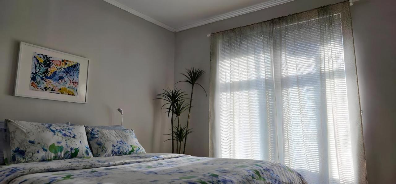Nuci's Place 2, Sunny With Balcony Near Blloku Apartment Tirana